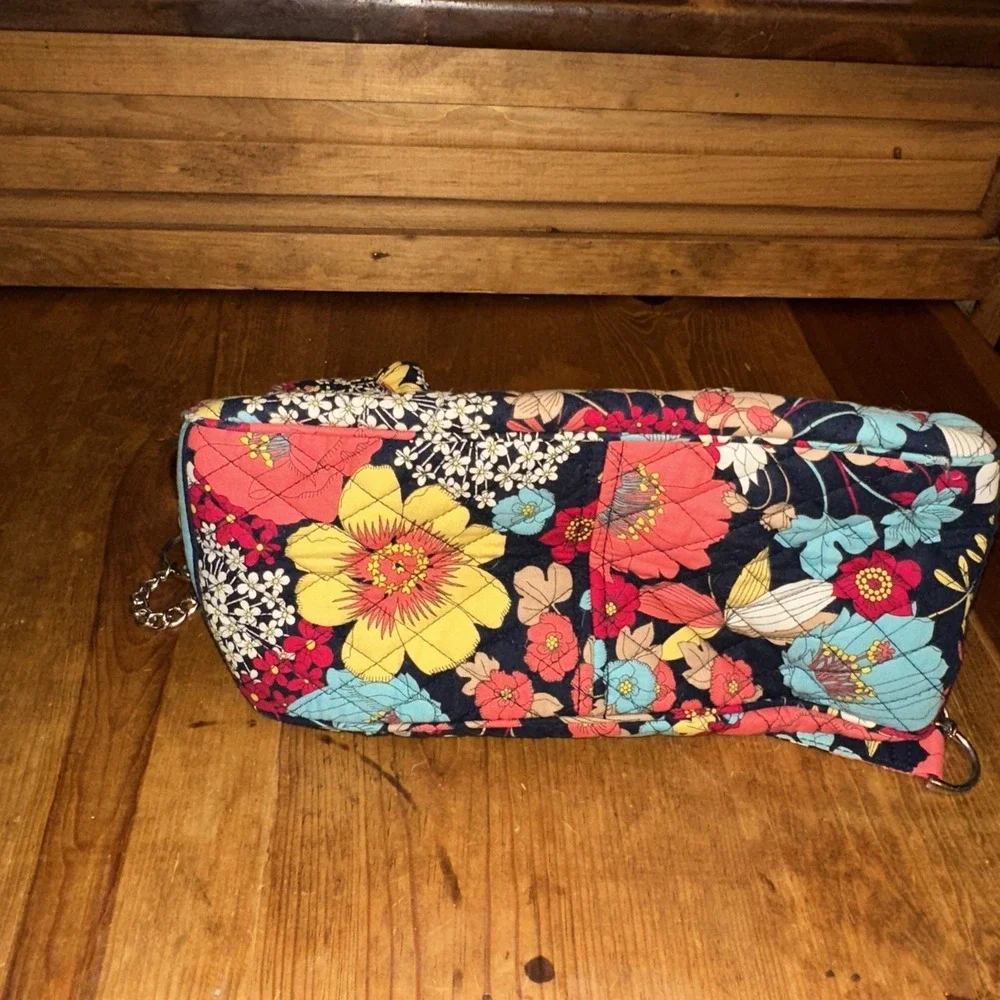 VERA BRADLEY RETIRED HAPPY SNAILS SHOULDER BAG TOTE FLOWERS GARDEN PURSE